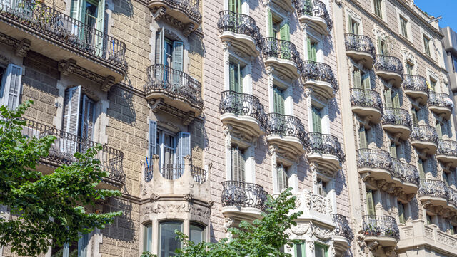 Notable Residential Areas for Houses in Barcelona - Exploring Different Types of Properties