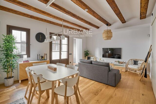 Luminoso apartamento moderno de 2 habitaciones con balcones en el corazón del Barrio Gótico de Barcelona