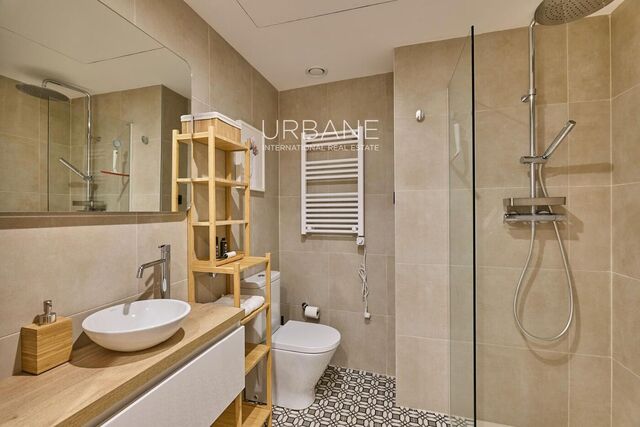 Luminoso apartamento moderno de 2 habitaciones con balcones en el corazón del Barrio Gótico de Barcelona