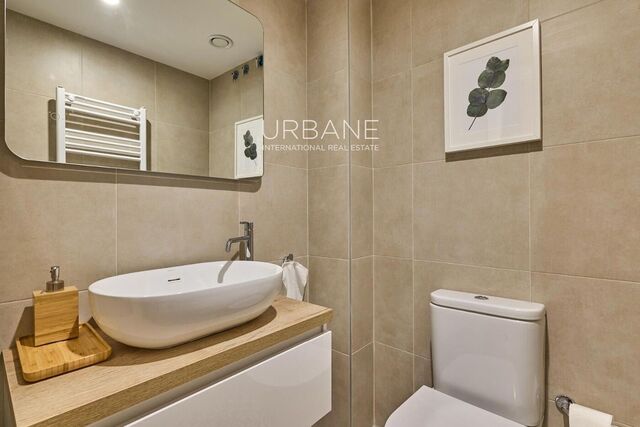 Luminoso apartamento moderno de 2 habitaciones con balcones en el corazón del Barrio Gótico de Barcelona