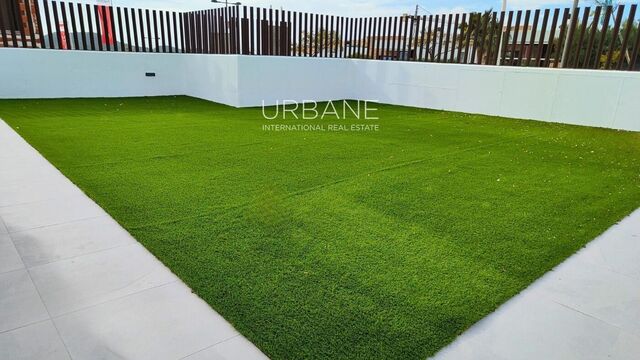 Casa de luxe a Finestrat amb 3 habitacions, 2 banys, piscina privada, terrassa i jardí amb serveis comunitaris