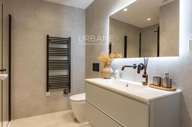 Elegante apartamento de 121 m² con piscina en pleno Carrer Tallers, Barcelona