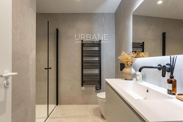 Encantador apartamento de 106 m² con balcón y piscina en Carrer Tallers, Barcelona