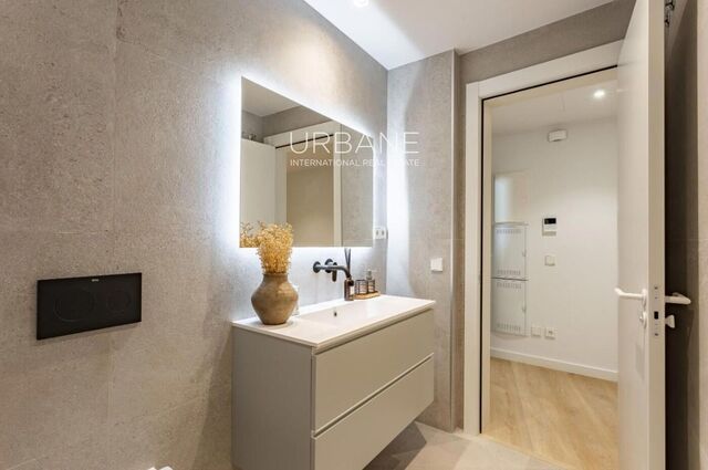 Encantador apartamento de 106 m² con balcón y piscina en Carrer Tallers, Barcelona