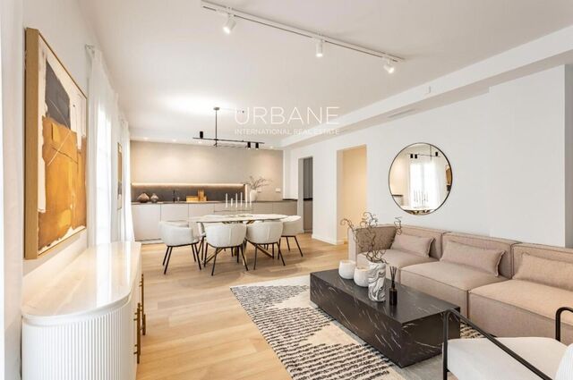 Encantador apartamento de 106 m² con balcón y piscina en Carrer Tallers, Barcelona