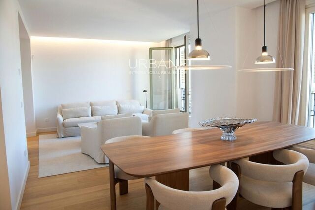 “Luxury Penthouse in the Heart of Barcelona with Stunning Rooftop Views”