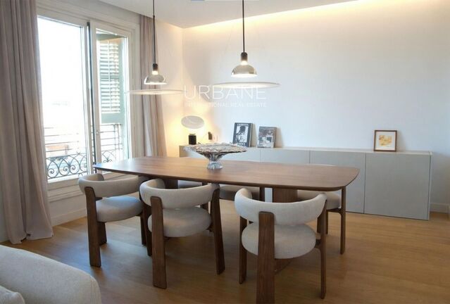 “Luxury Penthouse in the Heart of Barcelona with Stunning Rooftop Views”