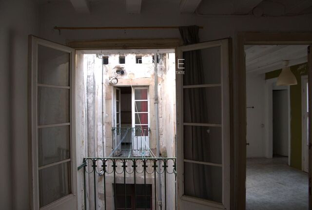 Oportunidad única con gran terraza en Ciutat Vella – 146 m² + 56 m² en Carrer de Ferran