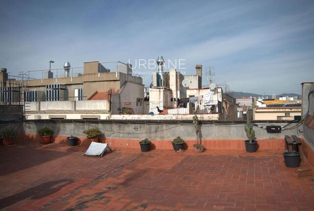 Oportunidad única con gran terraza en Ciutat Vella – 146 m² + 56 m² en Carrer de Ferran