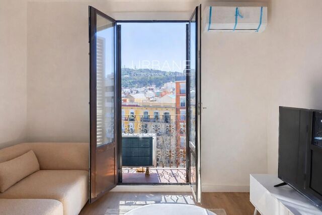 Apartamento Moderno de 3 Dormitorios con Vistas Impresionantes a la Ciudad y Montjuïc en Ubicación Privilegiada
