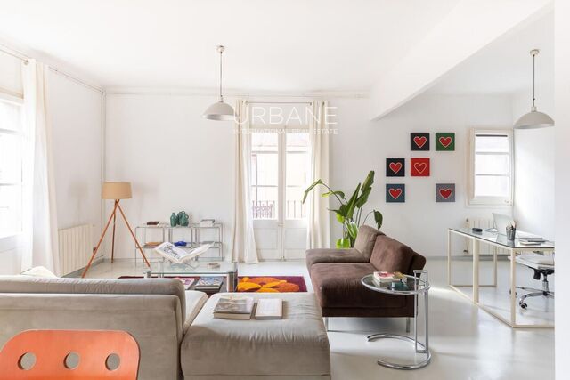 Magnifique penthouse d'angle lumineux avec terrasse privée dans le Gòtic