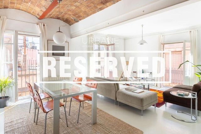Magnifique penthouse d'angle lumineux avec terrasse privée dans le Gòtic