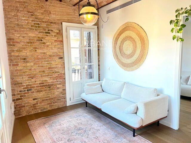 “Bright and Characterful Montjuïc Apartment with Original Catalan Vaults”