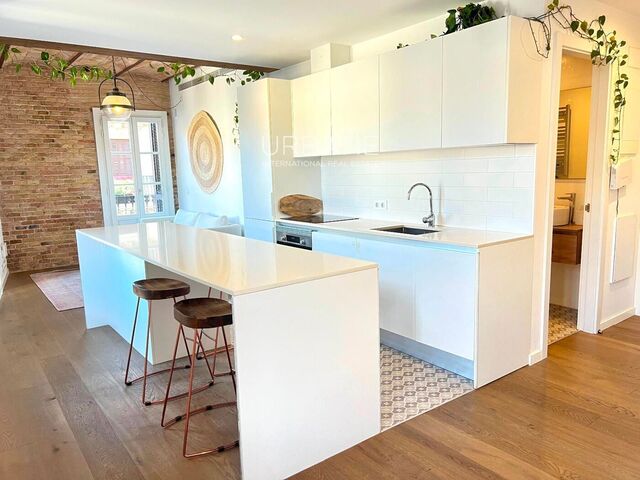 Luminoso apartamento de 80 m² con tres balcones y bóveda catalana original en Montjuïc