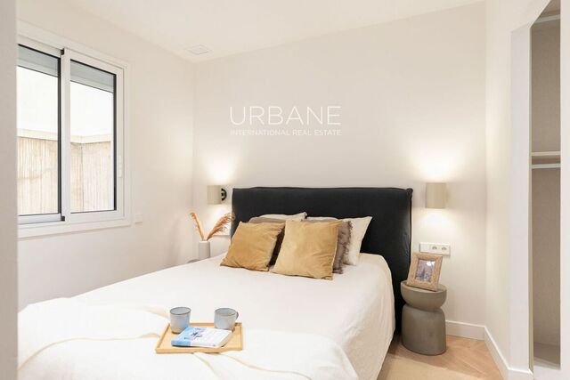 Premium Renovated 2-Bedroom, 2-Bathroom Apartment with Balcony &amp; Parking on Via Laietana