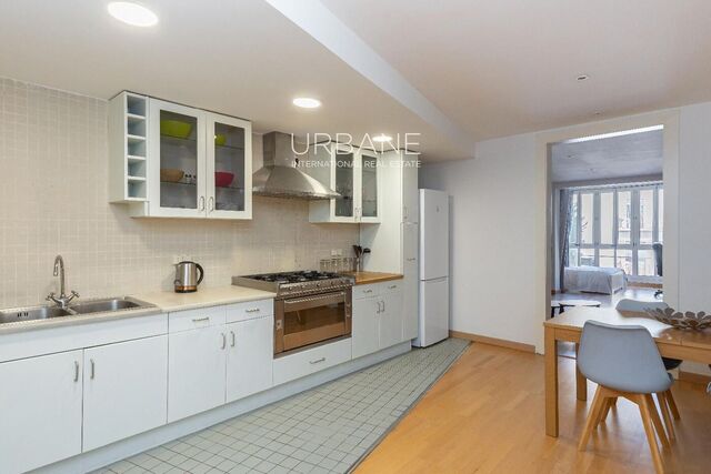 Apartamento Amueblado de 1 Dormitorio con Balcón y Cocina Abierta en El Born, Edificio Histórico de Jujol (Reformado en 2019)