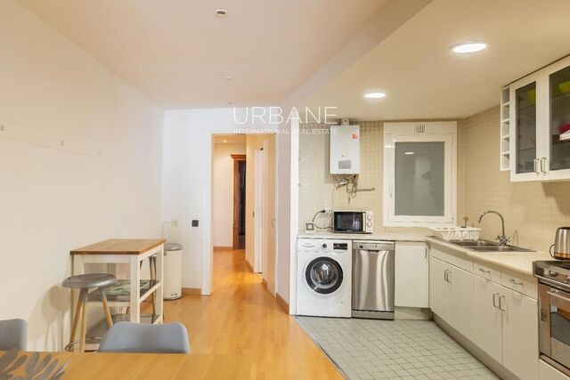 Apartamento Amueblado de 1 Dormitorio con Balcón y Cocina Abierta en El Born, Edificio Histórico de Jujol (Reformado en 2019)