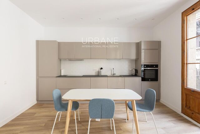 Espectacular i lluminós pis de 3 dormitoris amb 2 balcons al cor de Barcelona