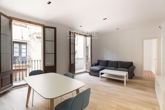 Espectacular i lluminós pis de 3 dormitoris amb 2 balcons al cor de Barcelona