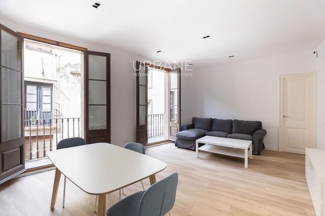 Espectacular i lluminós pis de 3 dormitoris amb 2 balcons al cor de Barcelona