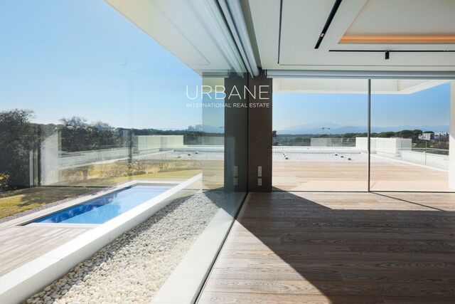 Vila de luxe de 5 llits a primera línia de golf a una hora de Barcelona