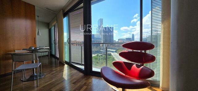 Luminoso piso de 2 dormitorios con vistas al parque, balcón y ubicación privilegiada en Poblenou