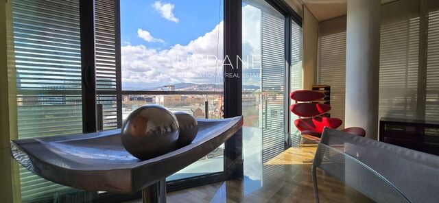 Luminoso piso de 2 dormitorios con vistas al parque, balcón y ubicación privilegiada en Poblenou