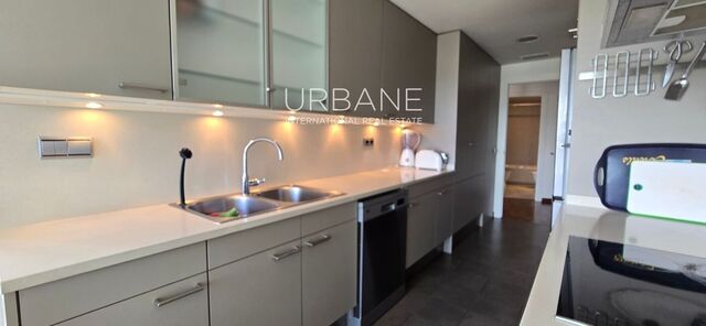 Luminoso piso de 2 dormitorios con vistas al parque, balcón y ubicación privilegiada en Poblenou