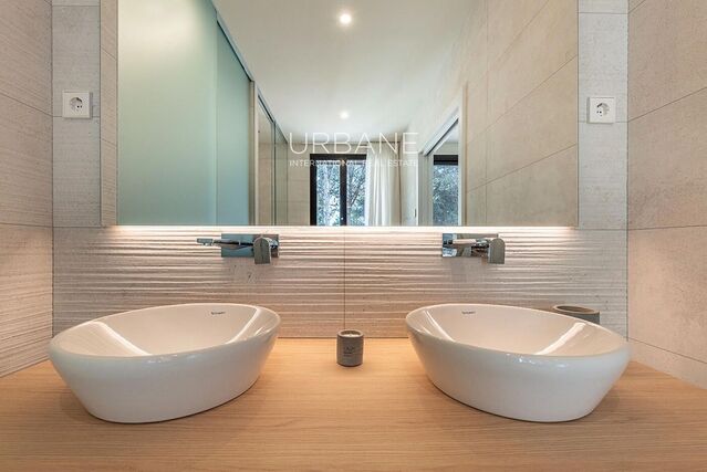 “Vivir el Lujo en la Costa: Elegantes Villas en Infinitum”