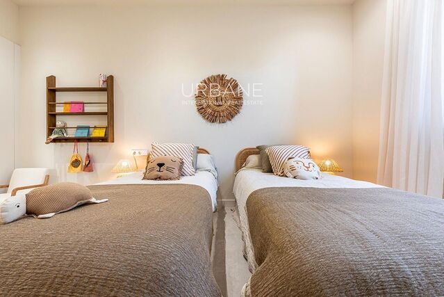 “Vivir el Lujo en la Costa: Elegantes Villas en Infinitum”