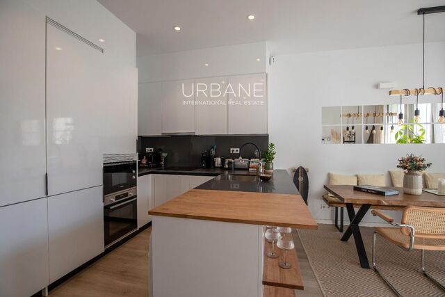 Lujoso Piso con Espectacular Terraza de 26;5m² y Piscina en Poblenou