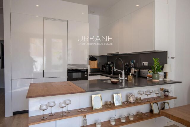 Lujoso Piso con Espectacular Terraza de 26;5m² y Piscina en Poblenou