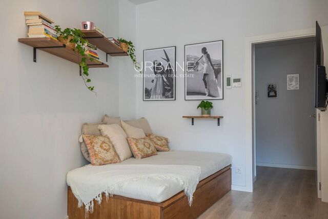 Lujoso Piso con Espectacular Terraza de 26;5m² y Piscina en Poblenou