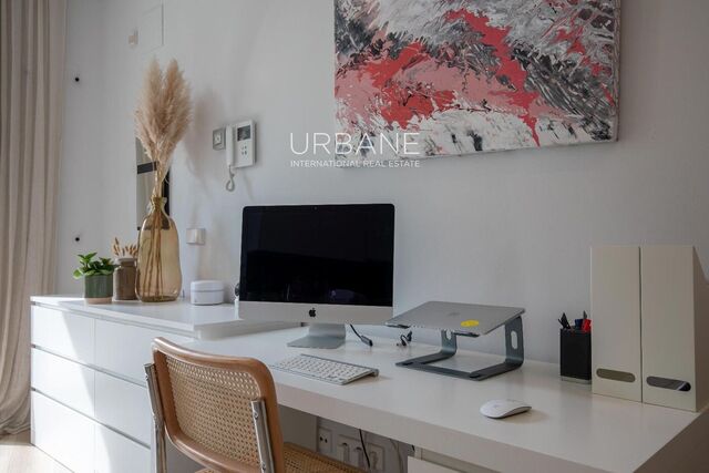 Lujoso Piso con Espectacular Terraza de 26;5m² y Piscina en Poblenou