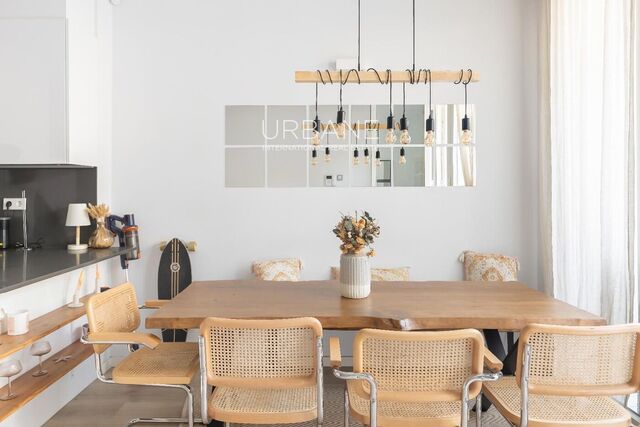 Роскошные апартаменты с великолепной террасой площадью 18,3 м² и бассейном в районе Побленоу.