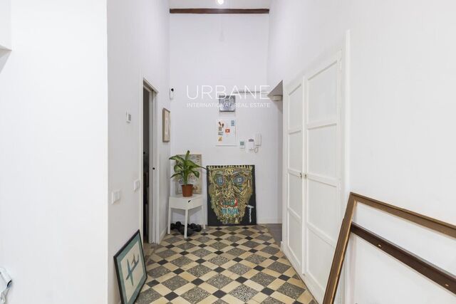 Modern 2-Bedroom Apartment, 99 m², Fully Furnished in Barcelona's Gothic Quarter