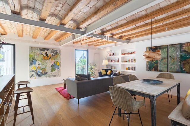 Historic Charm and Timeless Elegance – Your New Home in the Heart of the Gothic Quarter