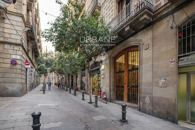 Historic Charm and Timeless Elegance – Your New Home in the Heart of the Gothic Quarter