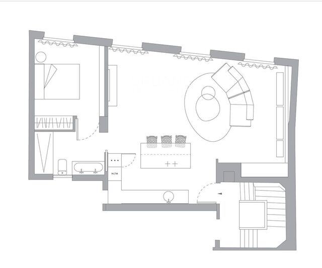 High-end apartment, fully renovated, in the heart of historic Barcelona.