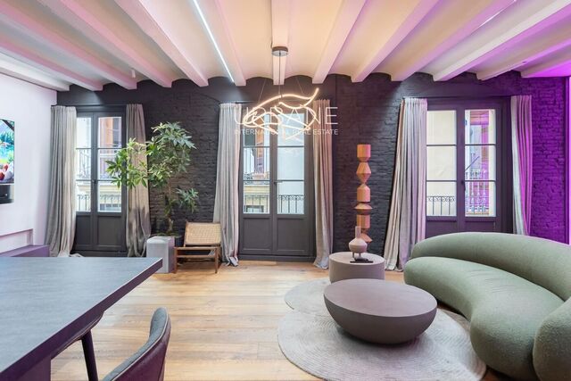 Appartement Haut de Gamme Entièrement Rénové au Cœur de Barcelone