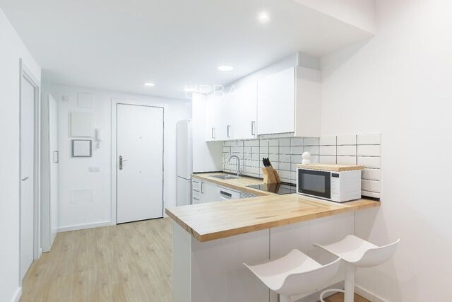 Luminoso apartamento reformado de 2 dormitorios con diseño moderno en El Raval, Barcelona