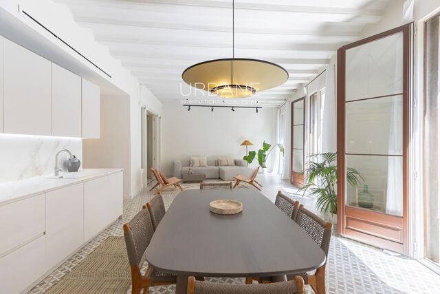 Elegante Piso de 2 Dormitorios en Edificio Reformado en el Corazón del Born