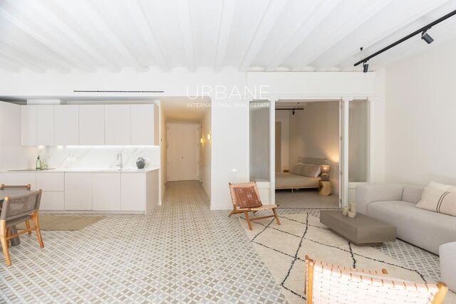 Elegante Piso de 2 Dormitorios en Edificio Reformado en el Corazón del Born