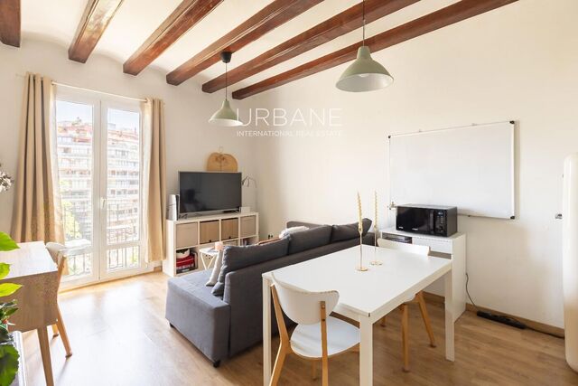 Helle, außenliegende 2‑Zimmer‑Wohnung mit großem Wertsteigerungspotenzial.