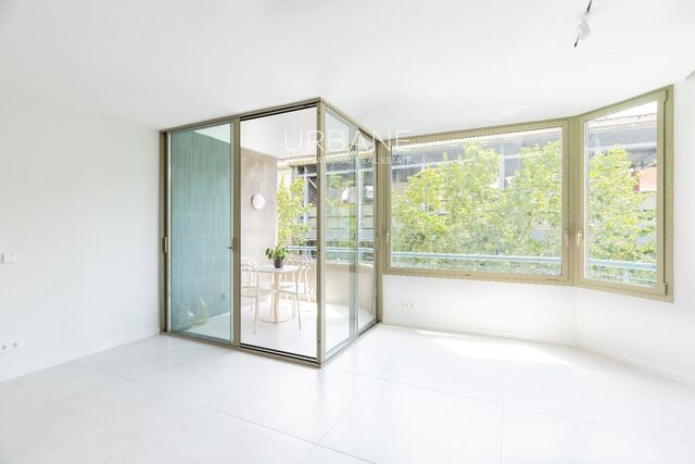 Apartamento 3 Dormitorios Renovado 2026 Sant Antoni Barcelona con Terraza Privada
