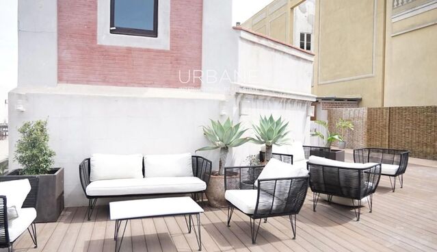 Exclusivo apartamento de lujo en la Ciutat Vella de Barcelona con piscina y terraza en la azotea | Vivienda de diseño de 3 dormitorios cerca del puerto