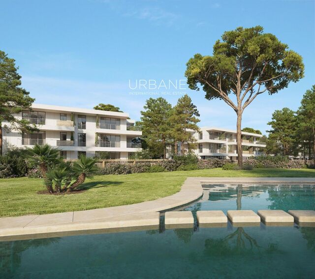 Lujoso Apartamento de 3 Dormitorios en Resort con 2 Plazas de Aparcamiento | Golf Galardonado, Piscinas Impresionantes y Gastronomía Exquisita