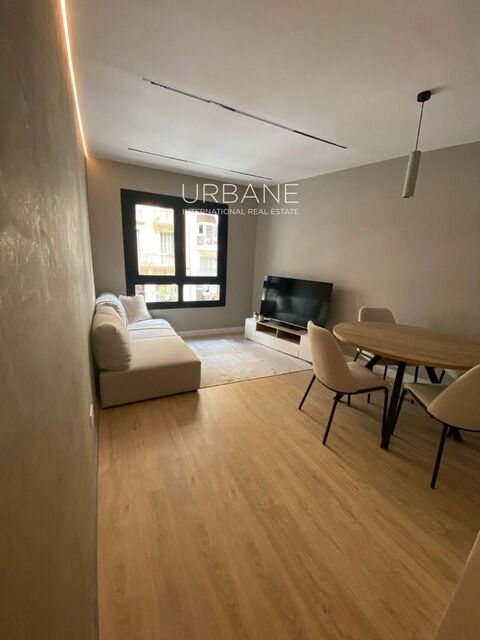 Charmant Renovierte Wohnung mit Privatem Patio Nur Wenige Schritte von der Sagrada Familia Entfernt