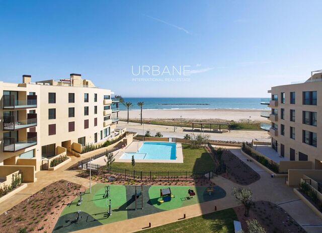 Exclusiva Vida Mediterránea en un Espectacular Apartamento de 4 Dormitorios en Cubelles