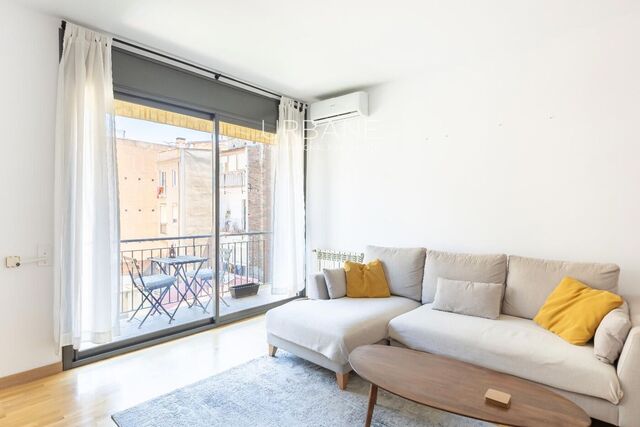 Luminoso Apartamento Amueblado de 2 Dormitorios con Balcón en el Vibrante Raval - Alquiler temporal con fines turísticos y de ocio